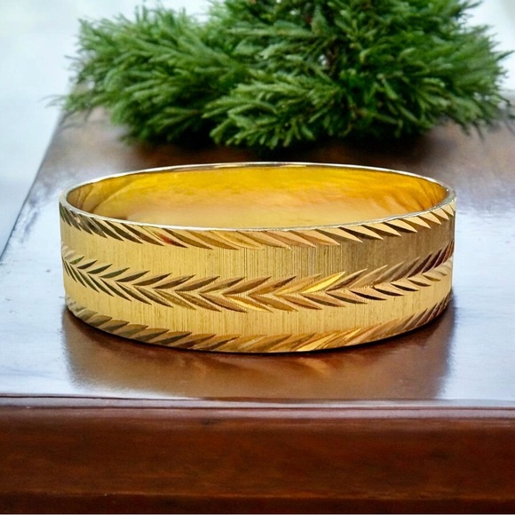 Vintage Monet Gold Plated Diamond Cut Bangle Bracelet - Picture 2 of 3